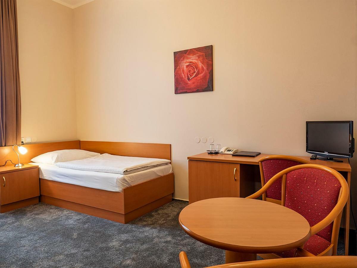 Hotel Olympia Garni Česká Lípa Exterior foto